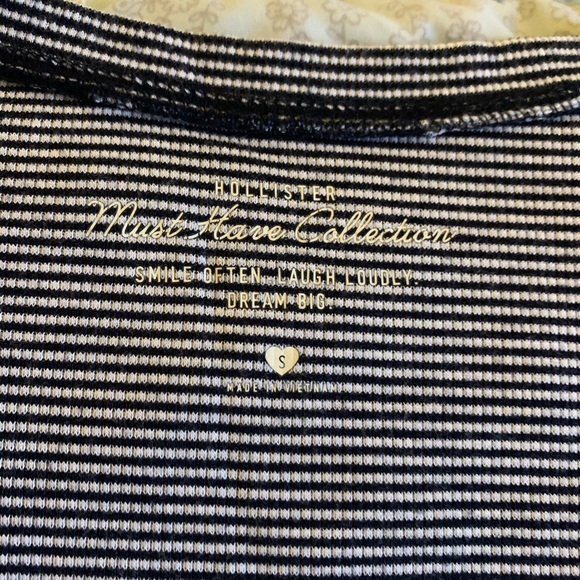 2 Hollister Tops - Picture 4 of 5